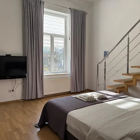 דירה двоповерхові мілена у центрі з балконом, та паркінгом