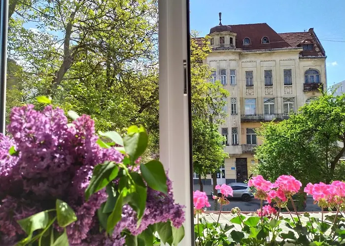 двоповерхові мілена у центрі з балконом, та паркінгом Apartman Lviv