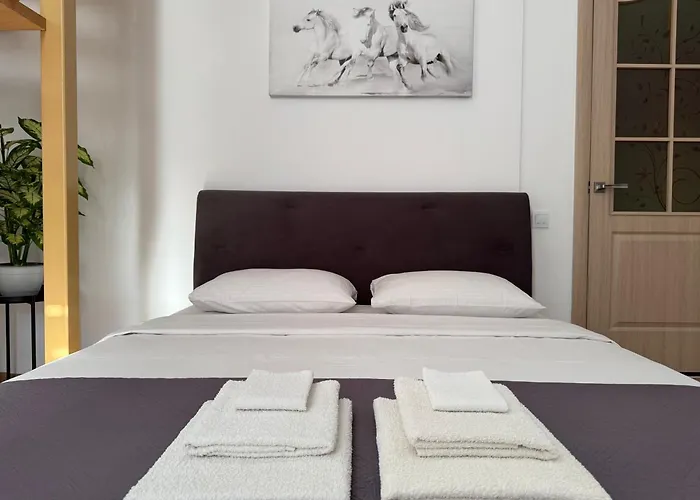 двоповерхові мілена у центрі з балконом, та паркінгом Apartman