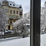 Апартаменти двоповерхові мілена у центрі з балконом, кондиціонером та паркінгом *