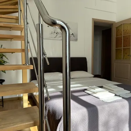 двоповерхові мілена у центрі з балконом, та паркінгом Lviv