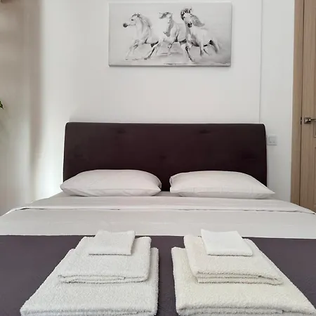 двоповерхові мілена у центрі з балконом, та паркінгом Appartement