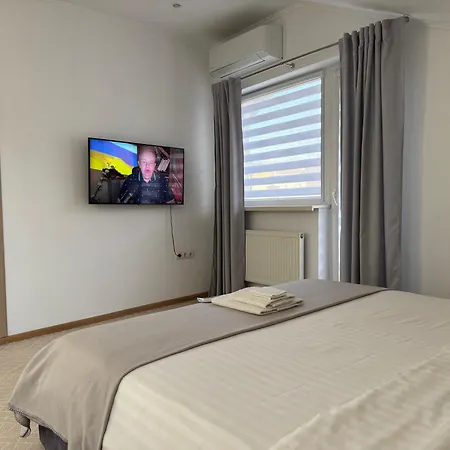 двоповерхові мілена у центрі з балконом, та паркінгом Leópolis