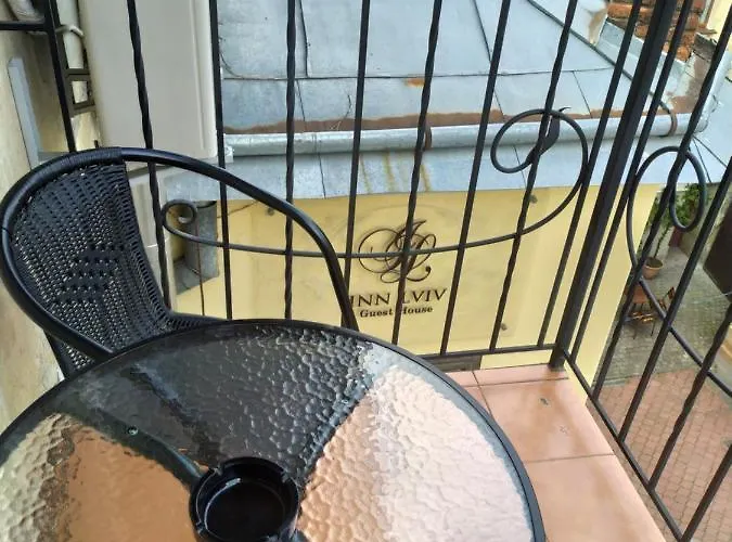 двоповерхові мілена у центрі з балконом, та паркінгом Apartment Lviv