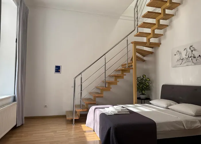 двоповерхові мілена у центрі з балконом, та паркінгом * Lviv