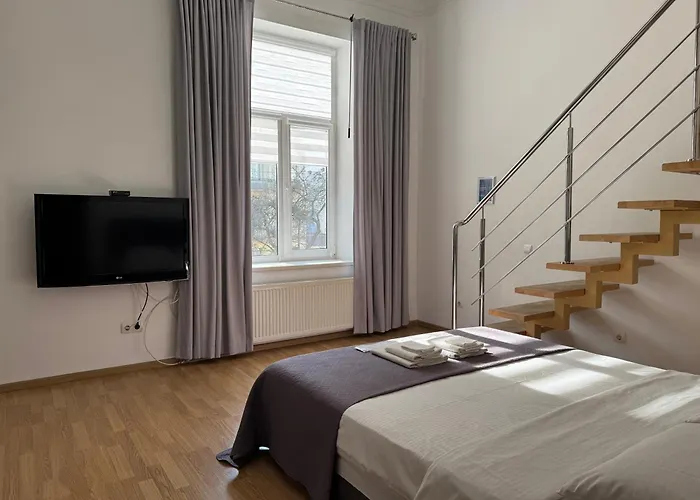 Apartment двоповерхові мілена у центрі з балконом, та паркінгом