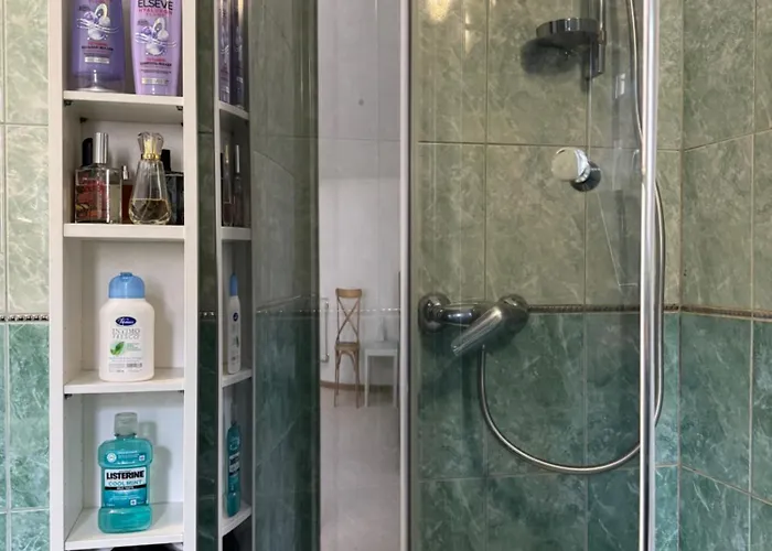 двоповерхові мілена у центрі з балконом, та паркінгом *